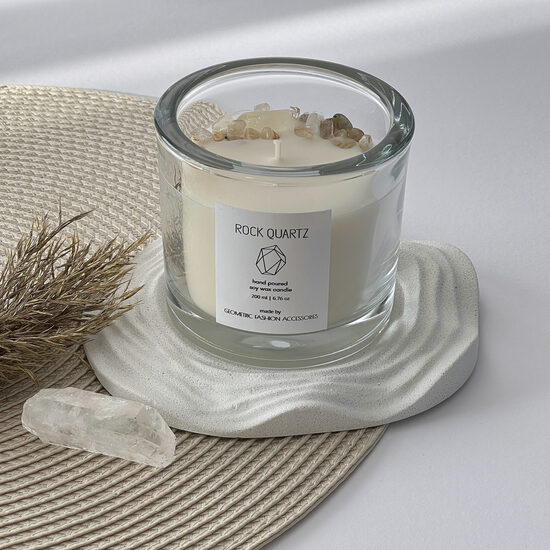 Svece ar kalnu kristālu